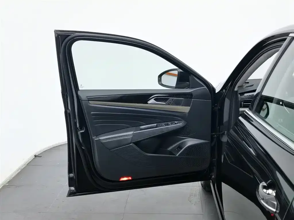 Volkswagen Passat New Energy — фото 6
