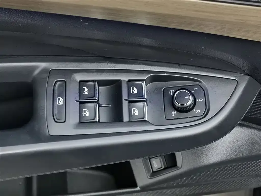 Volkswagen Passat New Energy — фото 9