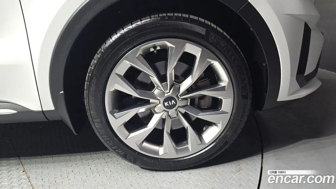 Kia Sorento — фото 5