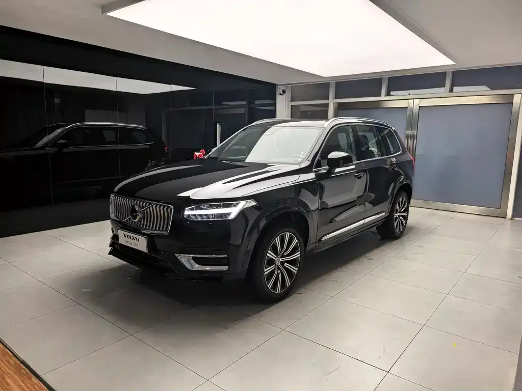 Volvo XC90 — фото 1