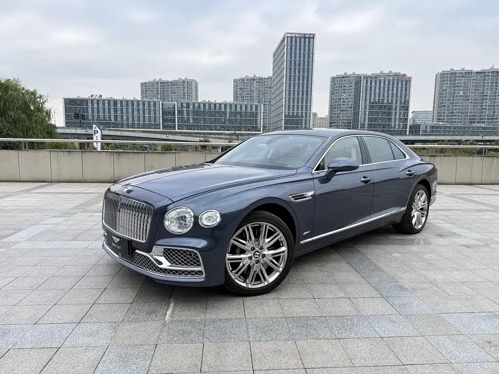Bentley Flying Spur PHEV — фото 1