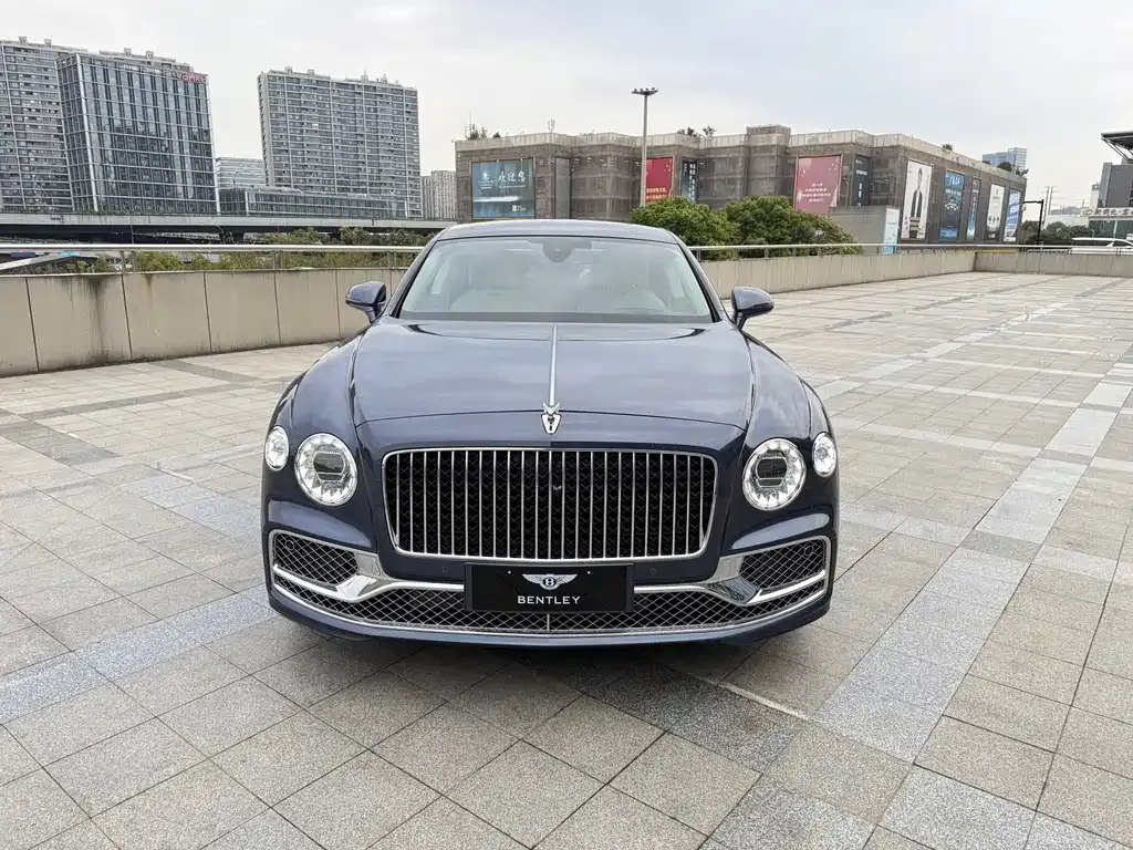 Bentley Flying Spur PHEV — фото 10