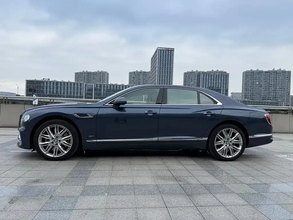 Bentley Flying Spur PHEV — фото 3