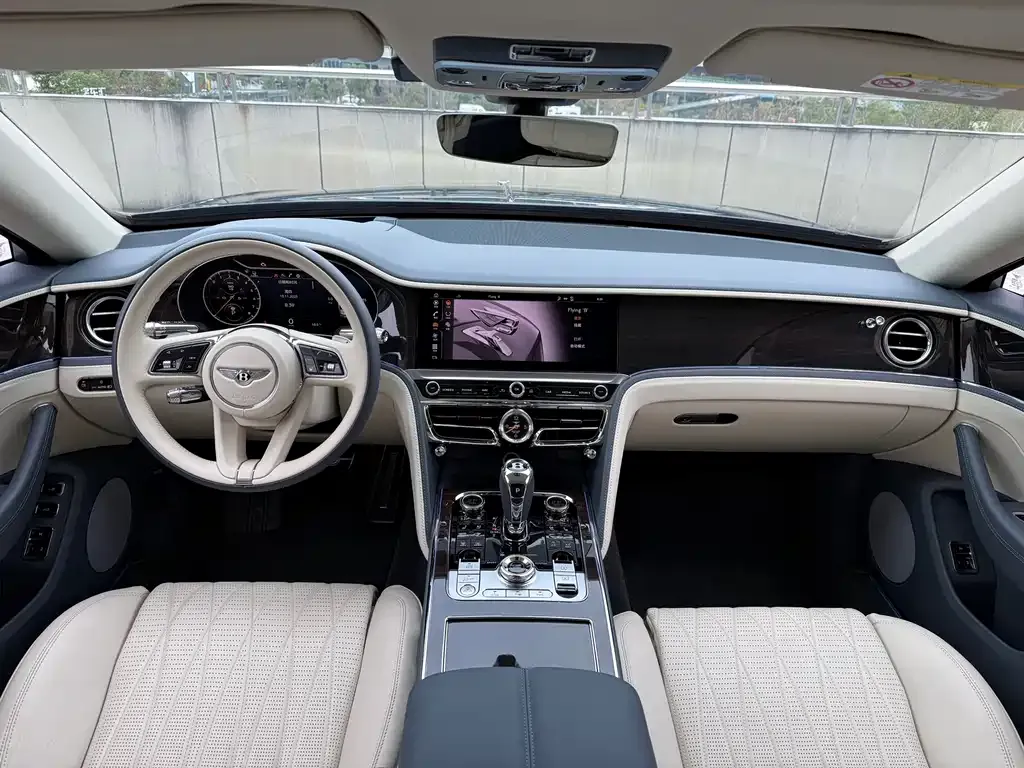 Bentley Flying Spur PHEV — фото 9