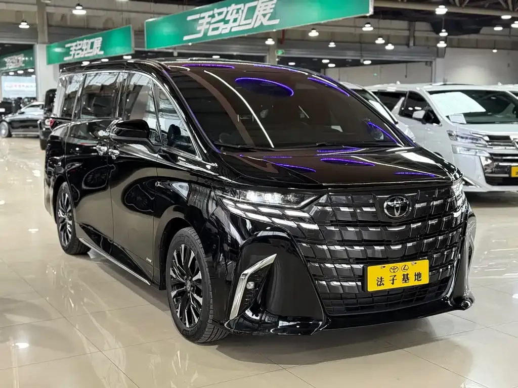 Toyota Alphard — фото 9