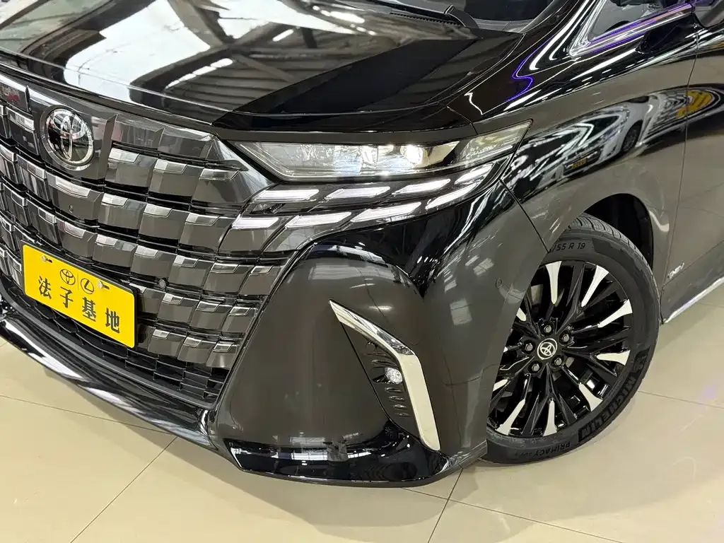 Toyota Alphard — фото 5
