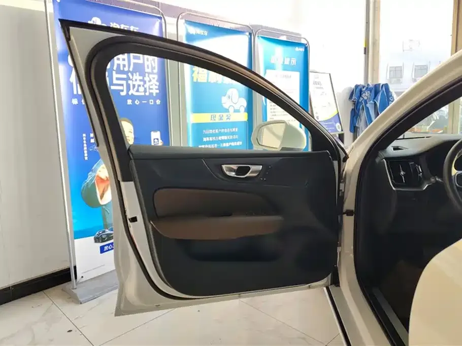 Volvo S60 — фото 10