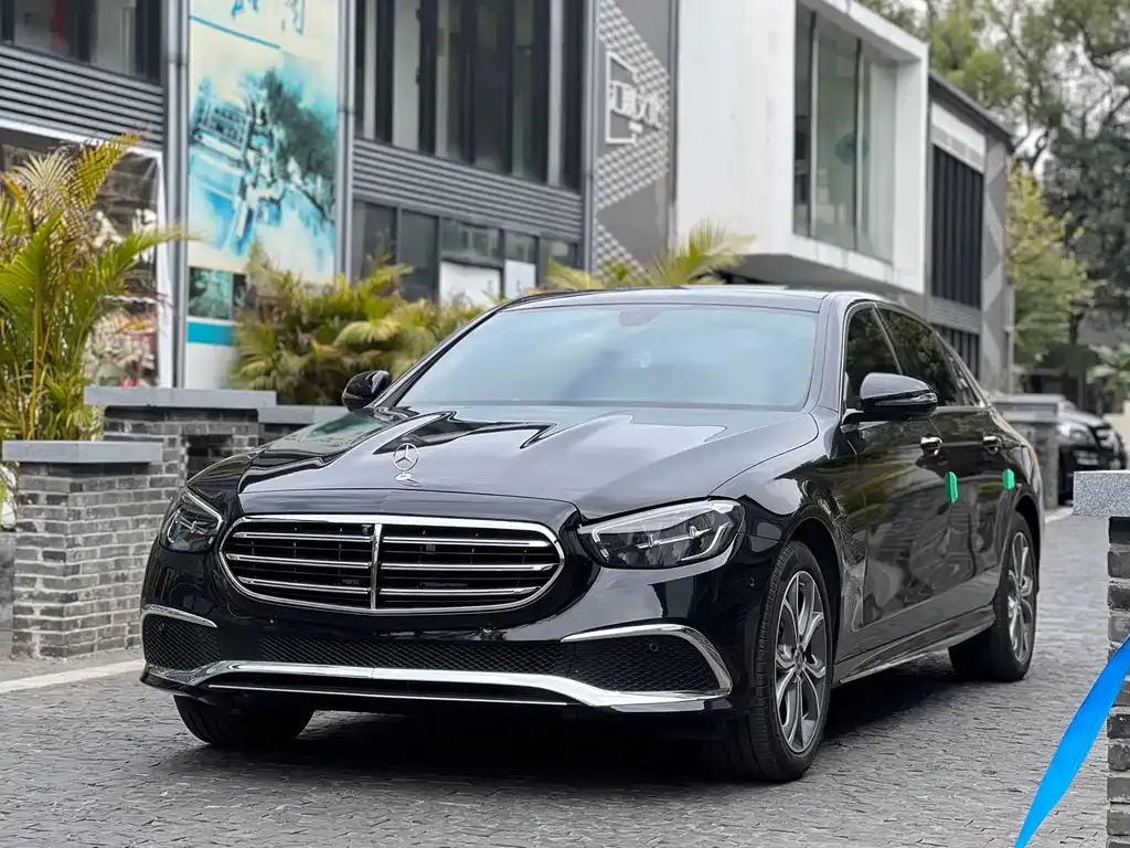 Mercedes-Benz E-Class — фото 8