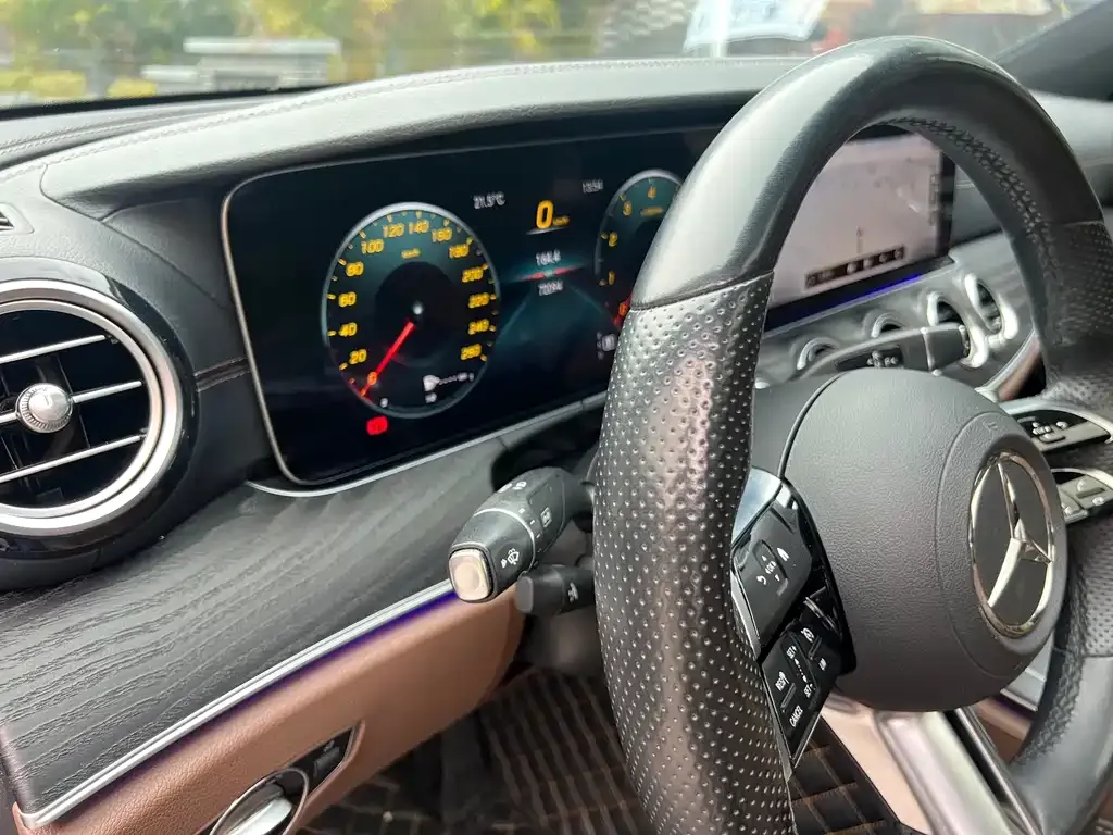 Mercedes-Benz E-Class — фото 10