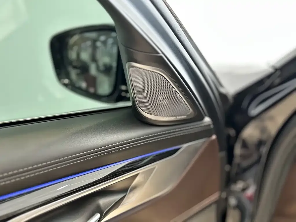 BMW 7 Series — фото 9