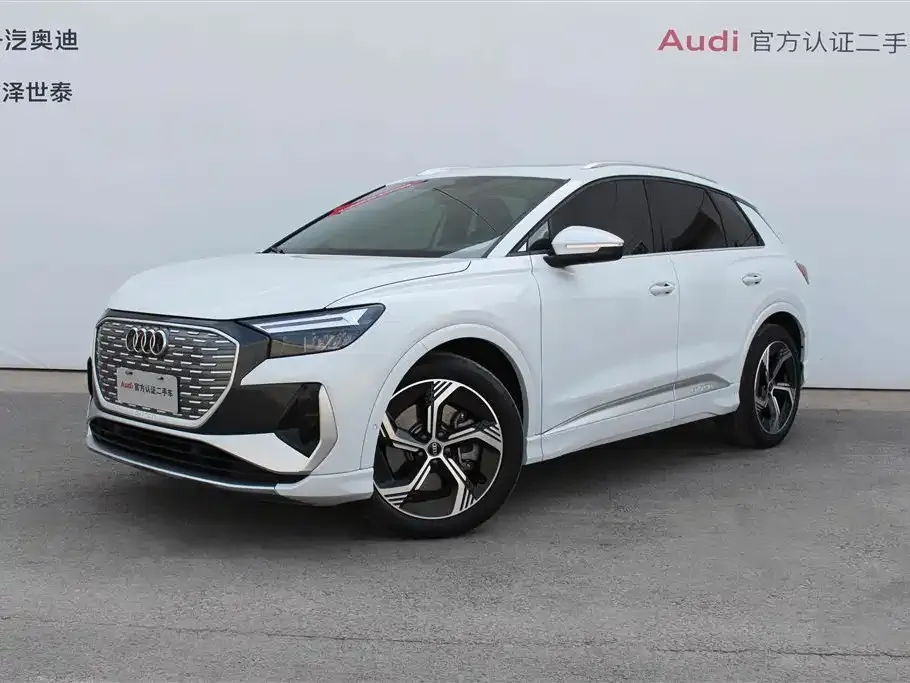 Audi Q4 e-tron — фото 1