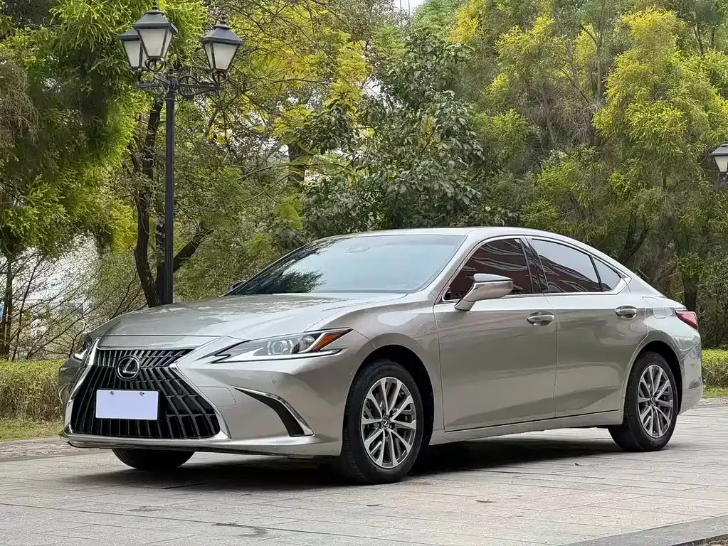Lexus ES — фото 1