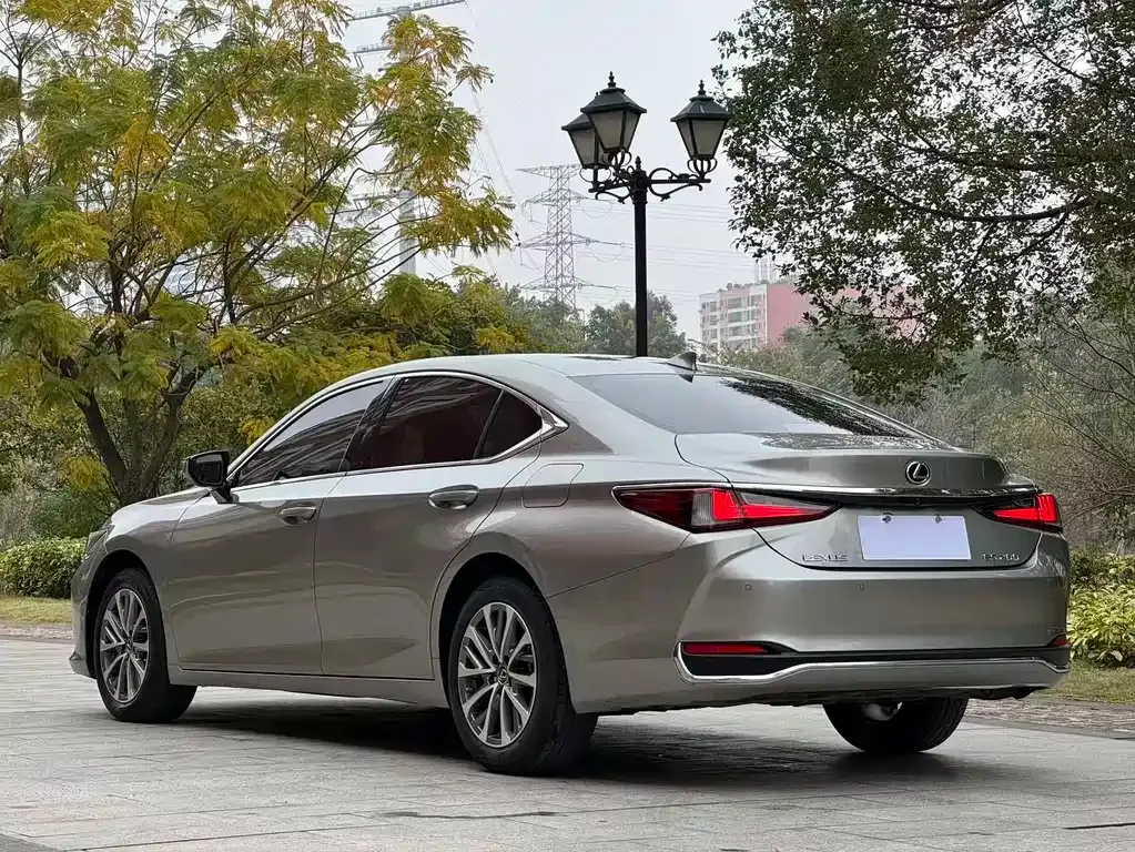 Lexus ES — фото 10