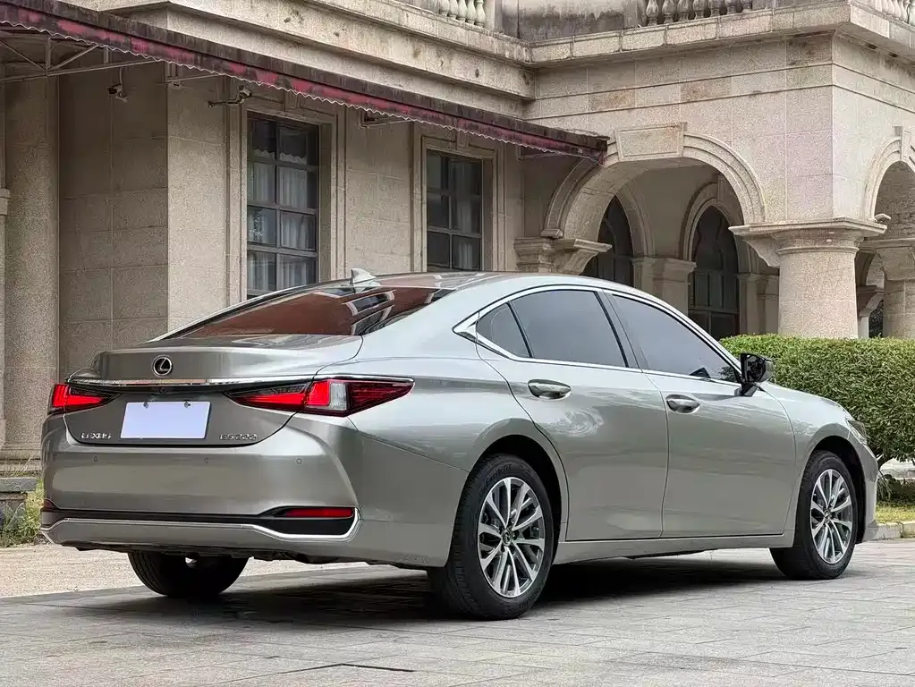 Lexus ES — фото 8