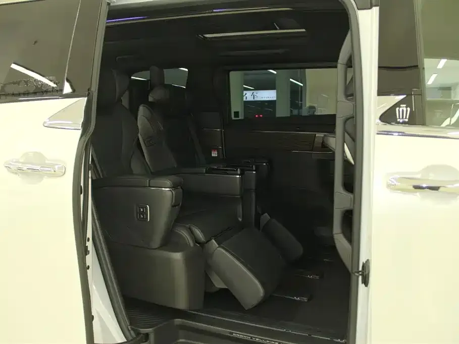 Toyota Vellfire — фото 5