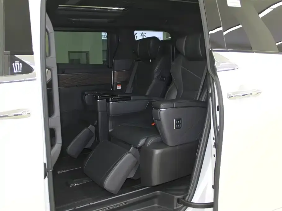 Toyota Vellfire — фото 3