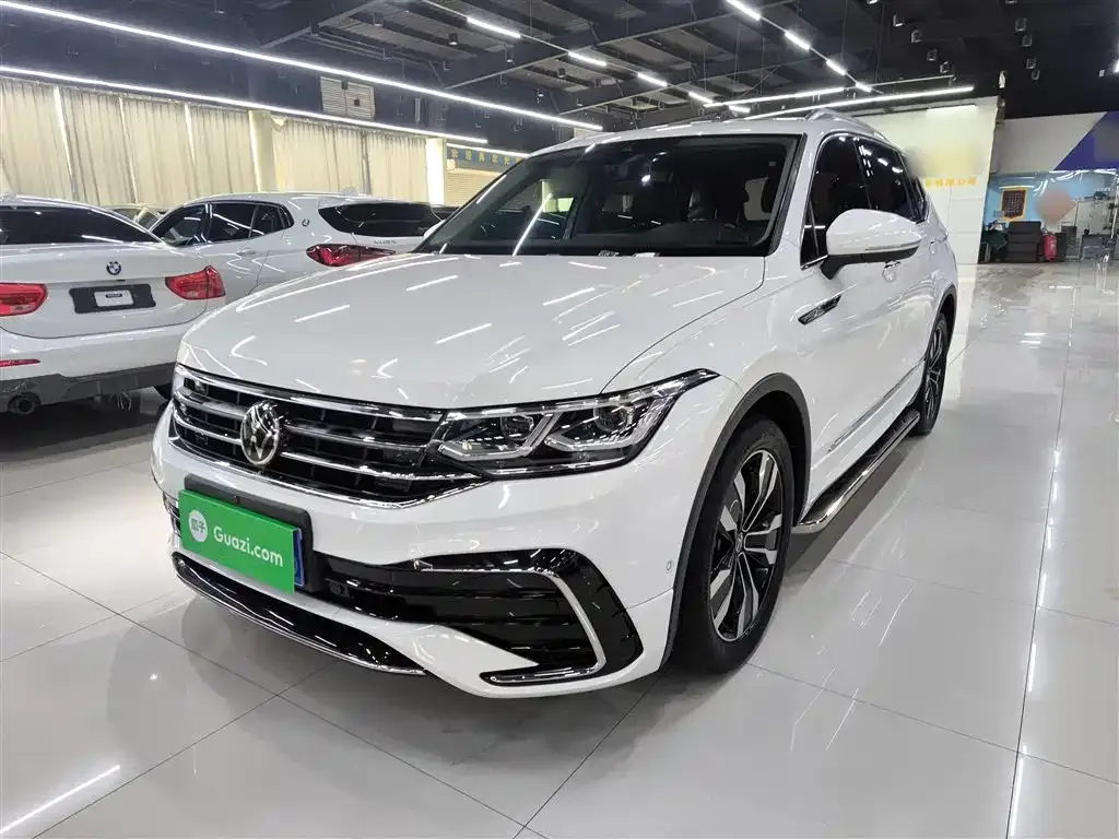 Volkswagen Tiguan L — фото 1