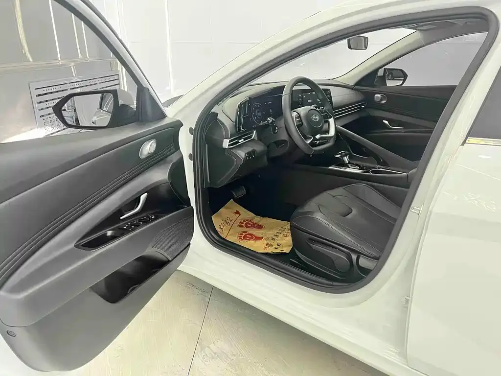 Hyundai Elantra — фото 4