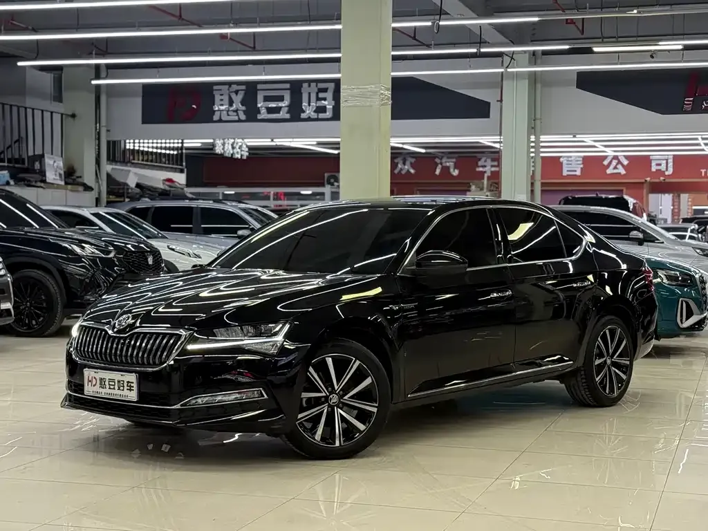 Skoda Superb — фото 1