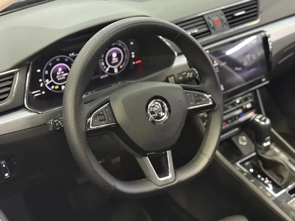 Skoda Superb — фото 3