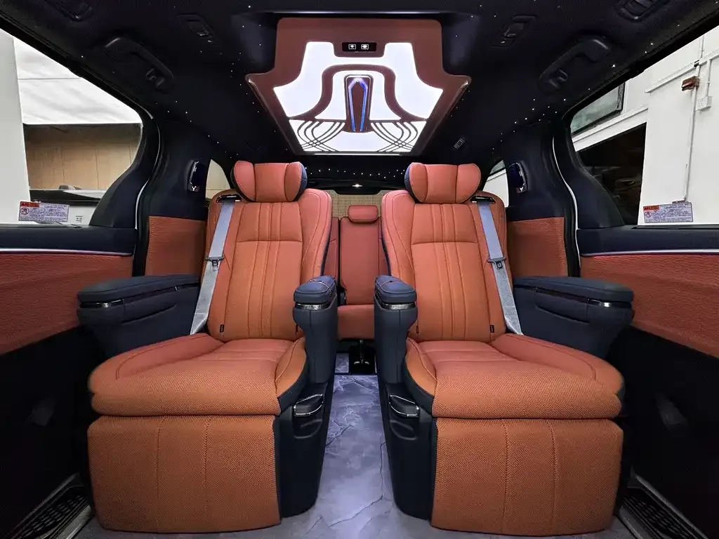 Toyota Granvia — фото 2