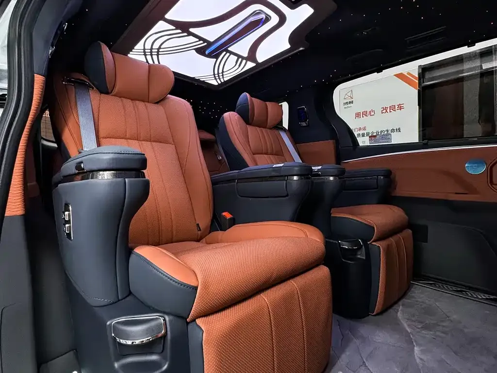 Toyota Granvia — фото 3