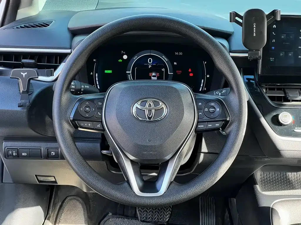 Toyota Corolla — фото 7