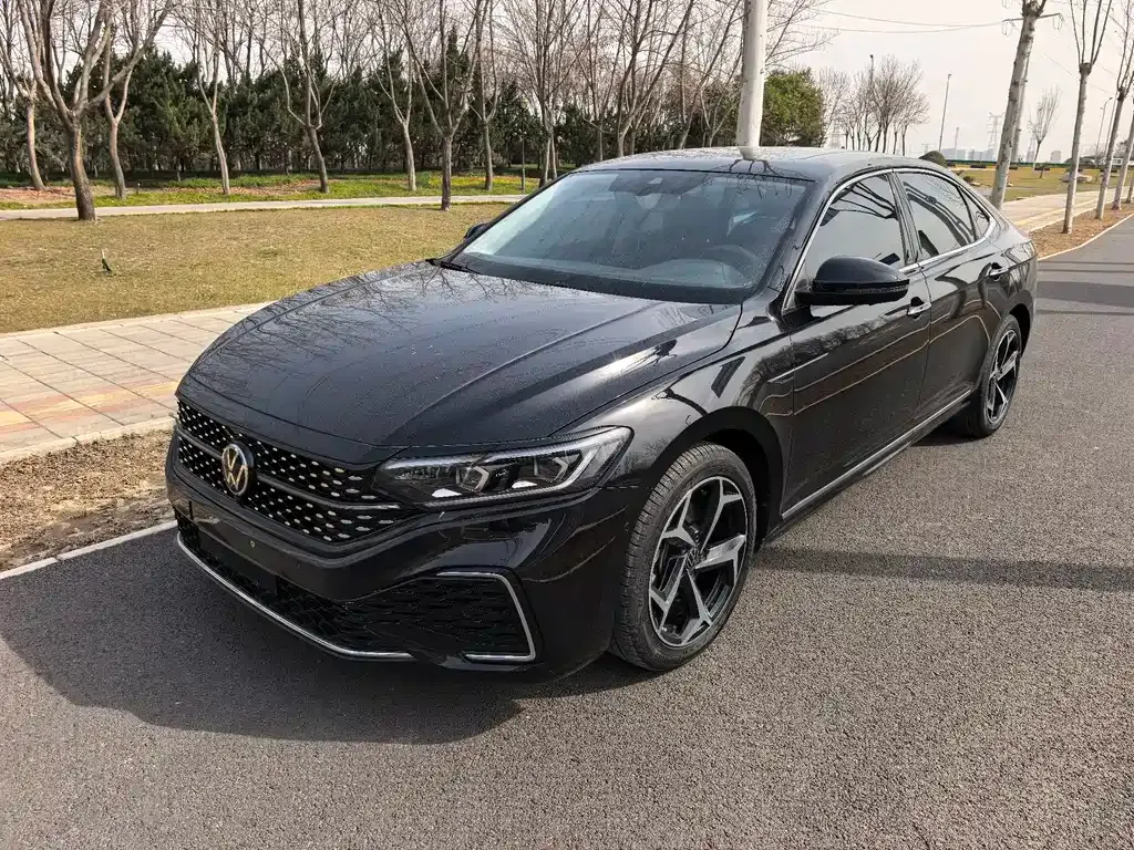 Volkswagen Passat — фото 1