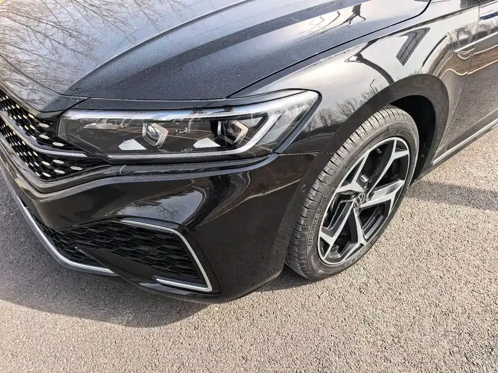 Volkswagen Passat — фото 10