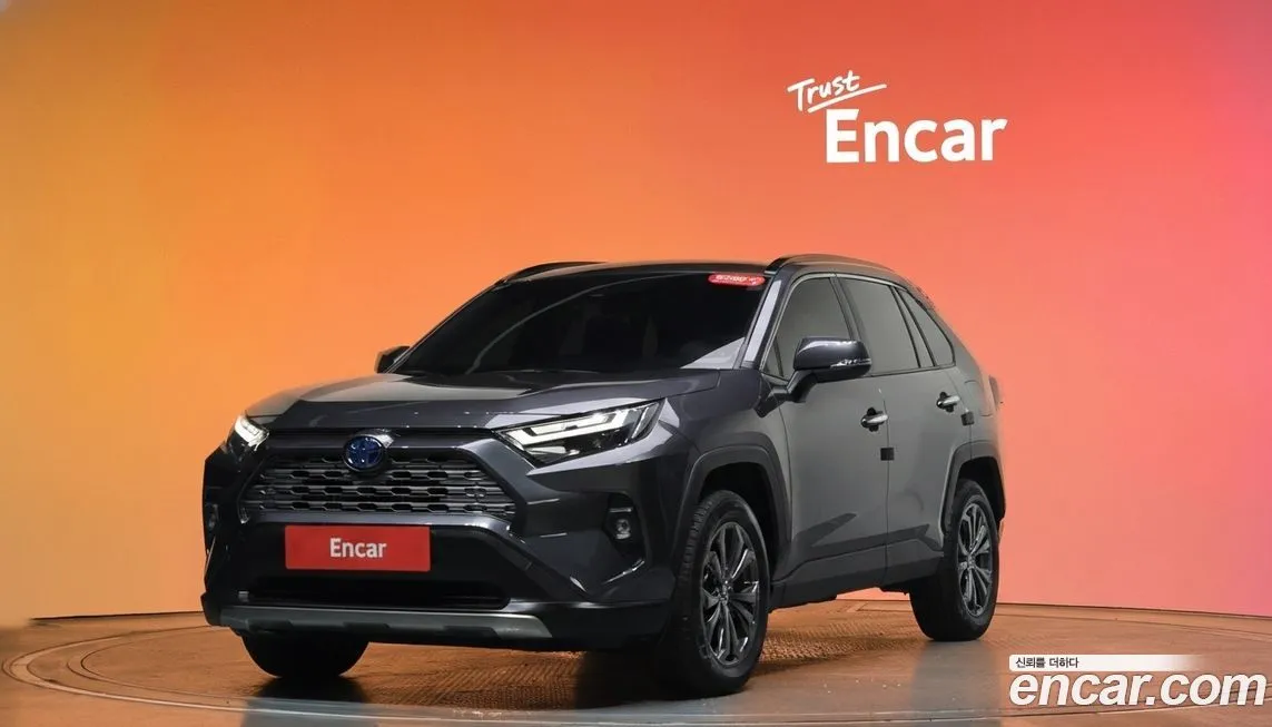 Toyota RAV4 — фото 1