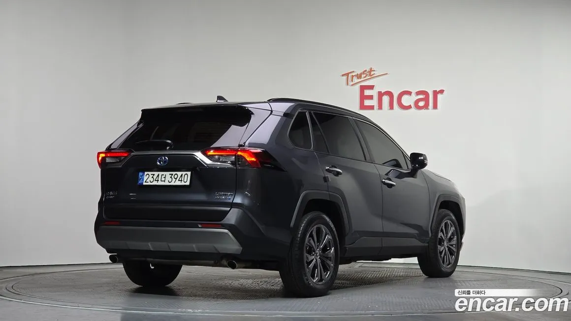 Toyota RAV4 — фото 7
