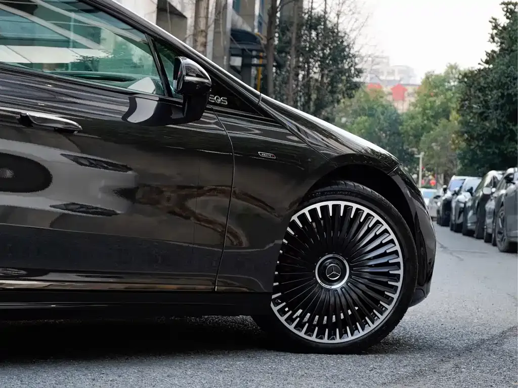 Mercedes-Benz EQS AMG — фото 3