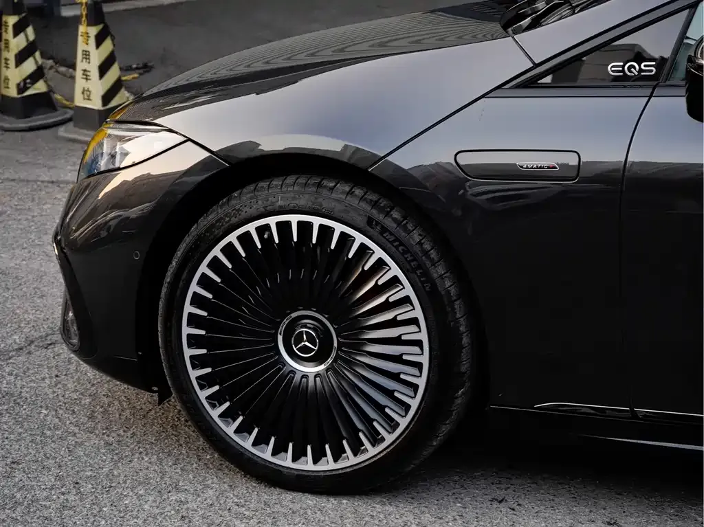Mercedes-Benz EQS AMG — фото 7
