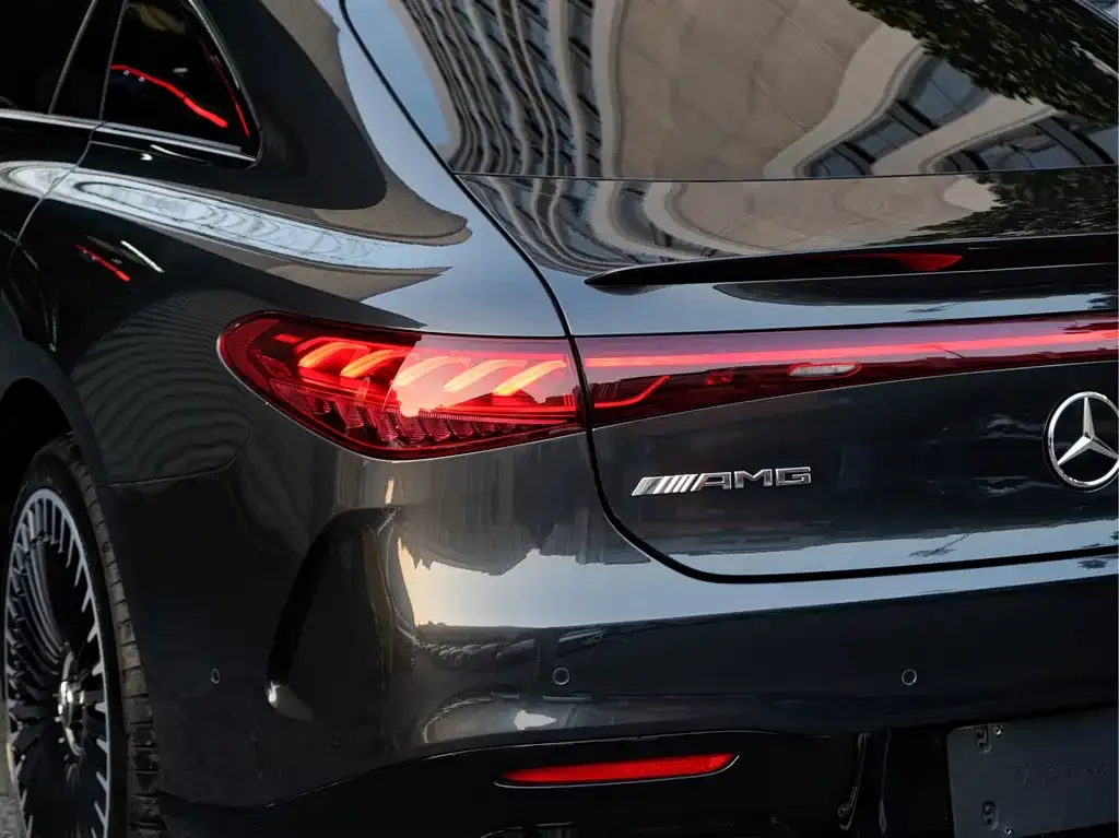 Mercedes-Benz EQS AMG — фото 6