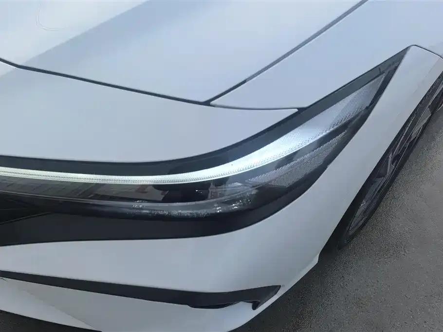 Hyundai Elantra — фото 2