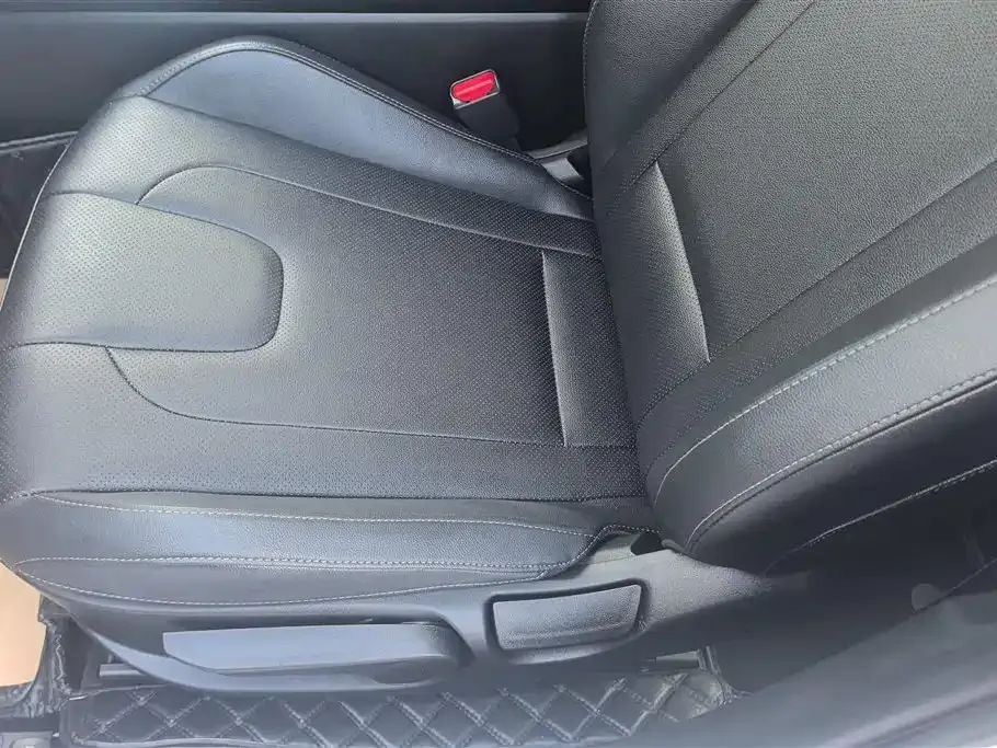 Hyundai Elantra — фото 4