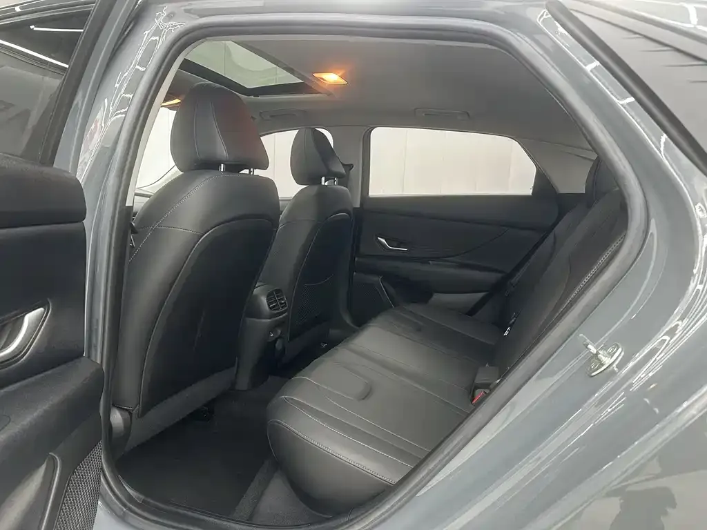 Hyundai Elantra — фото 3