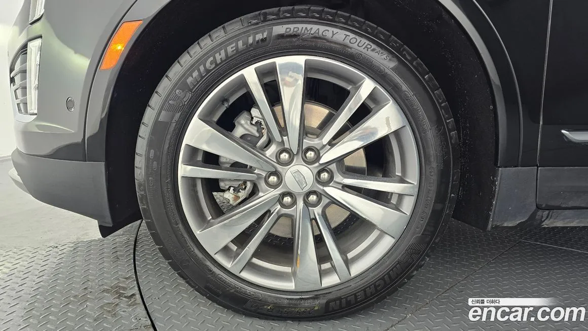 Cadillac XT5 — фото 8