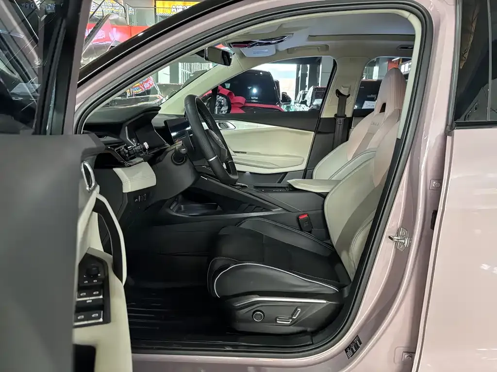 Lynk & Co 06 — фото 9