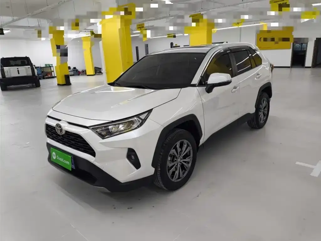 Toyota RAV4 — фото 1