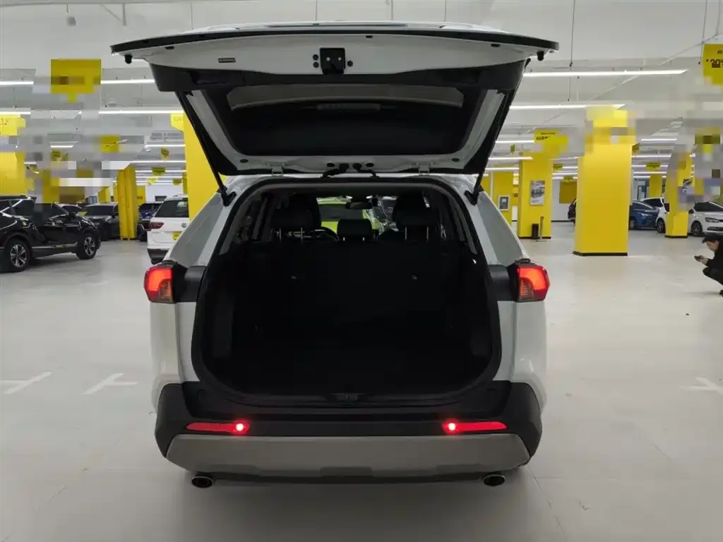 Toyota RAV4 — фото 3