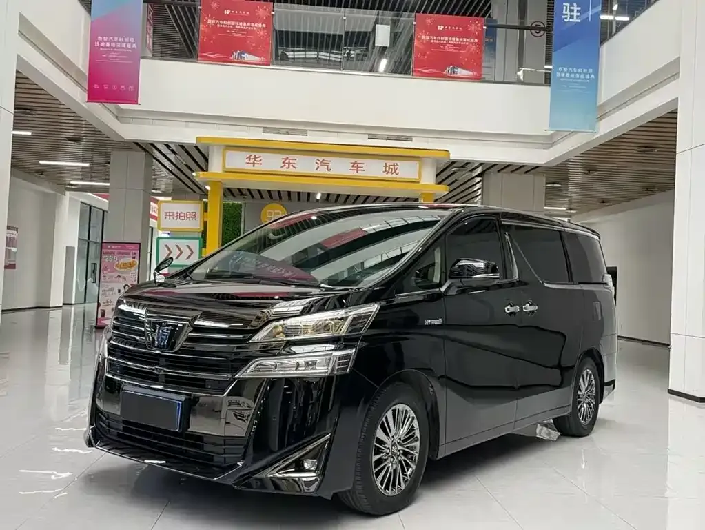 Toyota Vellfire — фото 1