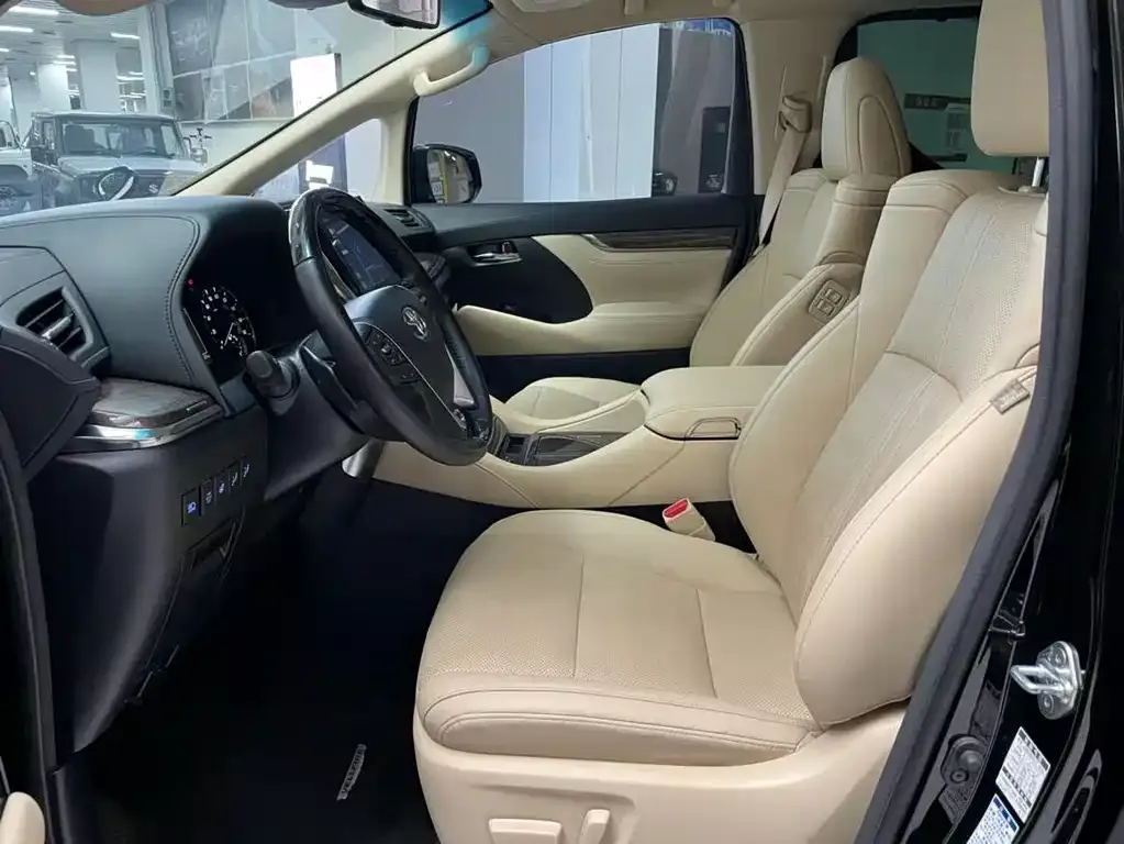 Toyota Vellfire — фото 3