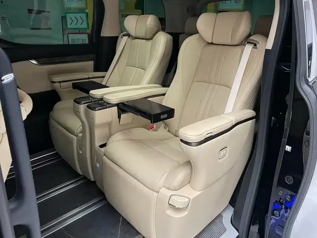 Toyota Vellfire — фото 6