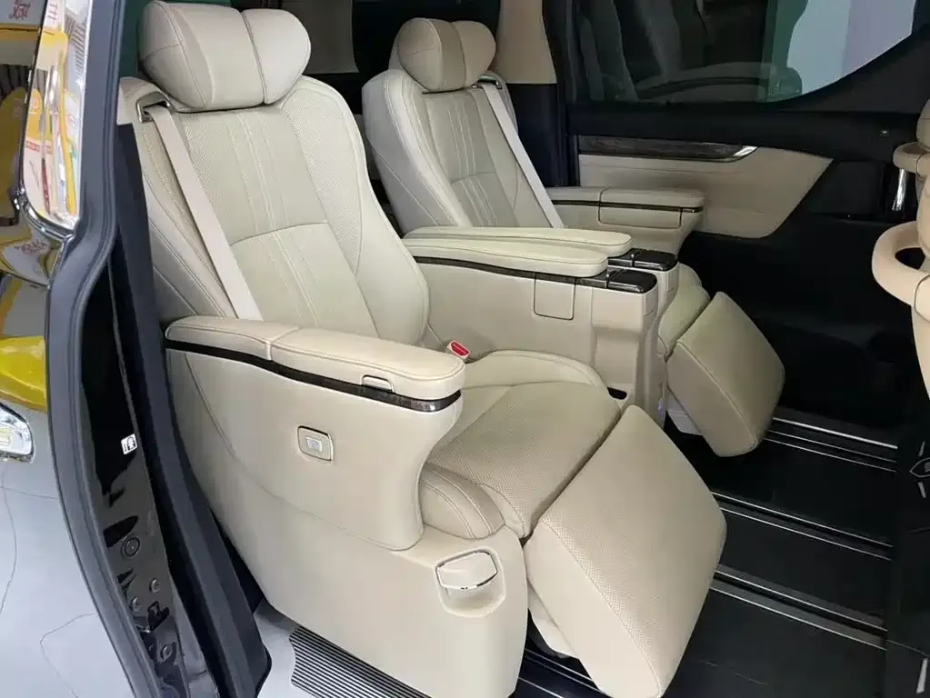Toyota Vellfire — фото 7
