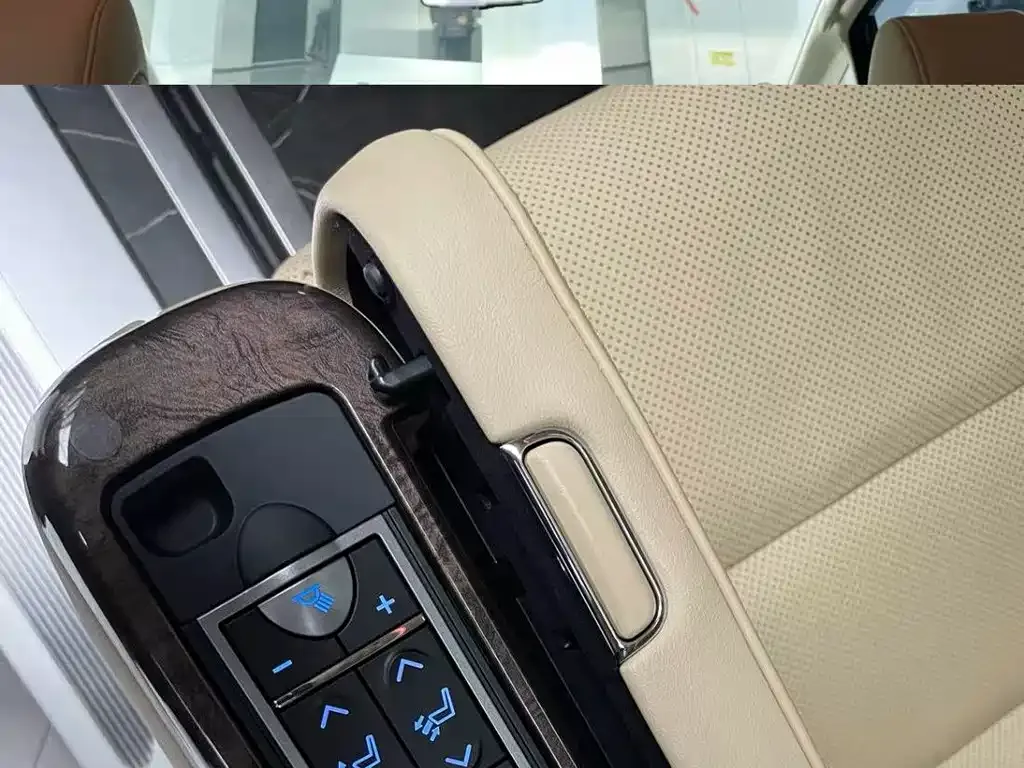 Toyota Vellfire — фото 5