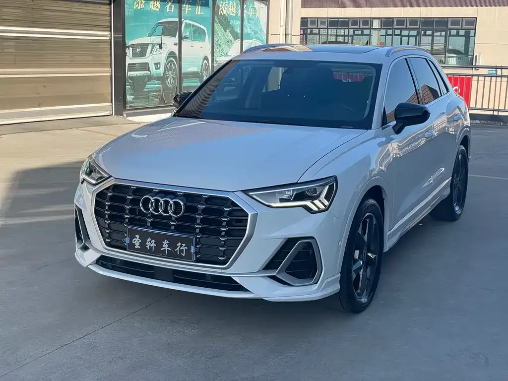 Audi Q3 — фото 1