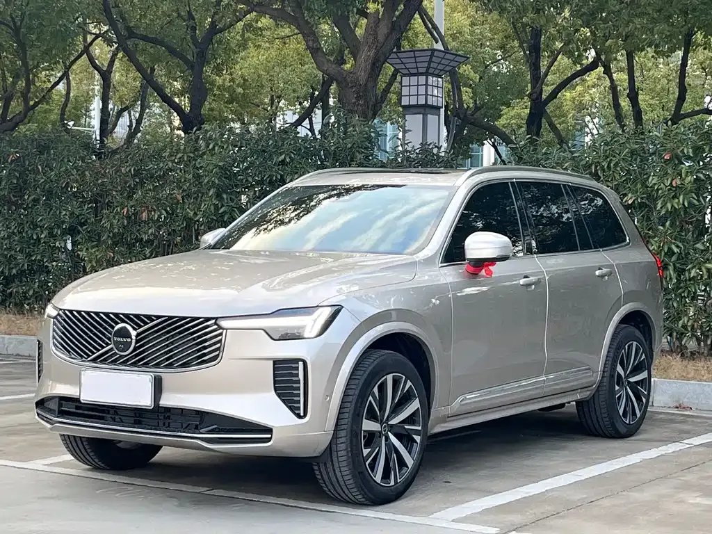 Volvo XC90 — фото 1