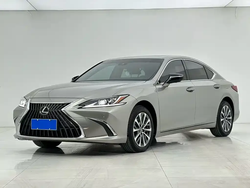 Lexus ES — фото 1