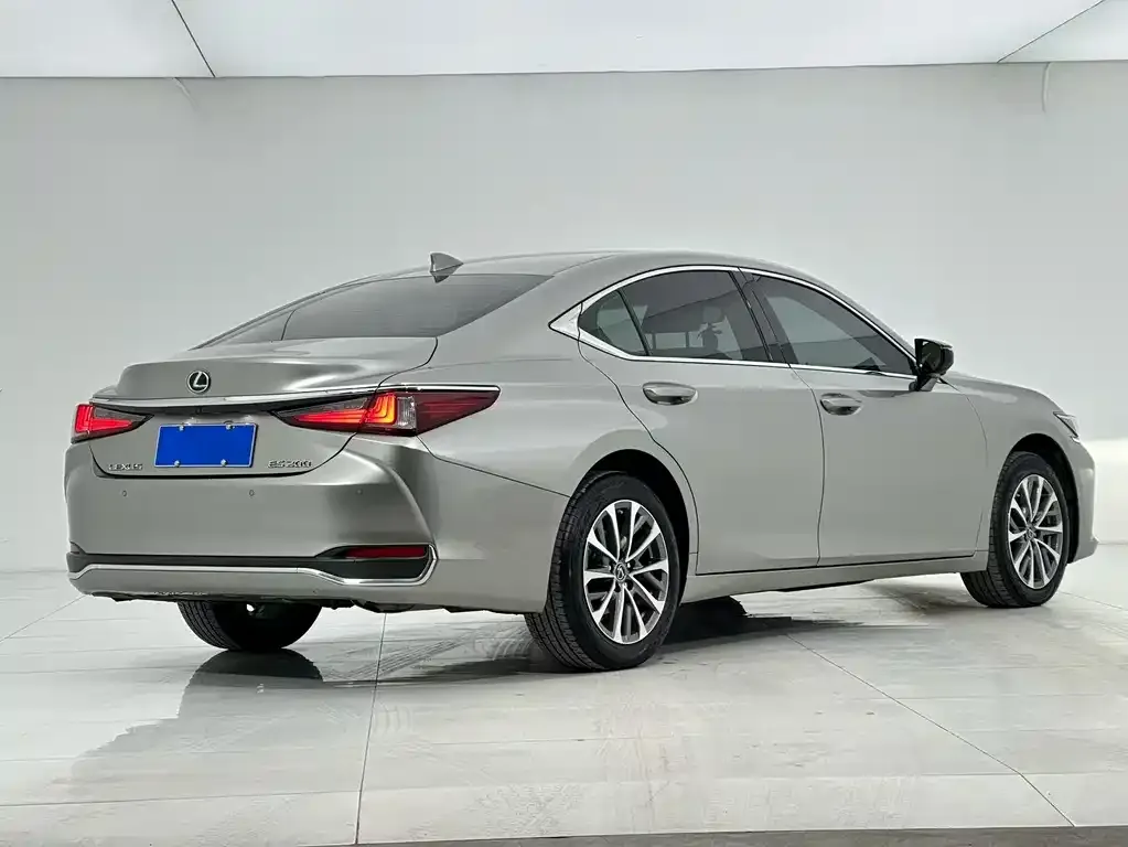 Lexus ES — фото 5